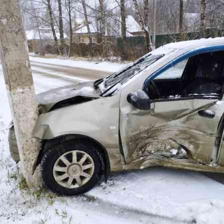Битые авто Рено Логан, 2011, МКПП выкупили за 255000