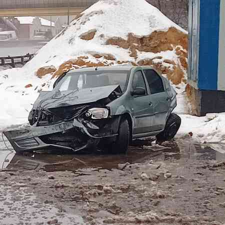 Автомобили после ДТП Рено Логан, 2012, МКПП выкупили за 185000
